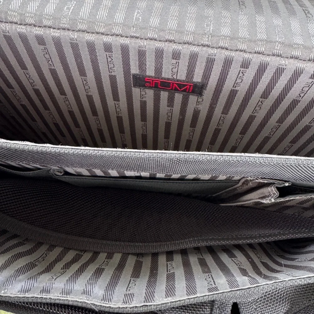 Tumi Alpha Ballistic Nylon Expandable Briefcase Black Laptop Bag 26071D4 Travel